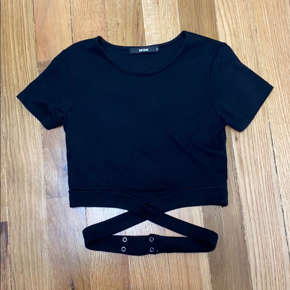 ✨HOST PICK!✨ Cropped wrap tee